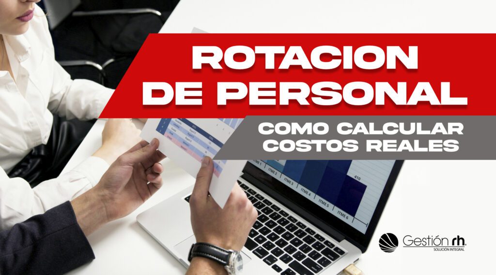 Analista de RR. HH. calculando la rotación mensual y anual con fórmulas y FTE en un dashboard.